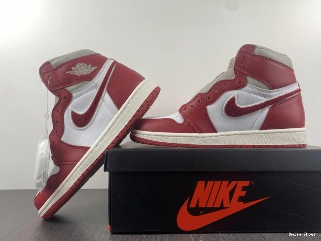 Bmlin Shoes 1 DJ4891-061 Newstalgia Chenille High OG Jordan (W) 0822